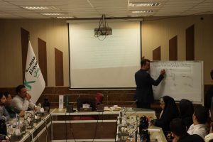 دوره آموزشی بررسی اظهارنامه مالیاتی مدیران عامل مدرسه کسب و کار کرمانی