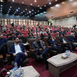 سمینار تخصصی تحلیل بازارهای طلا، ارز، بورس و مسکن در قم
