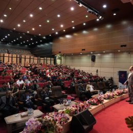 سمینار تخصصی تحلیل بازارهای طلا، ارز، بورس و مسکن در قم